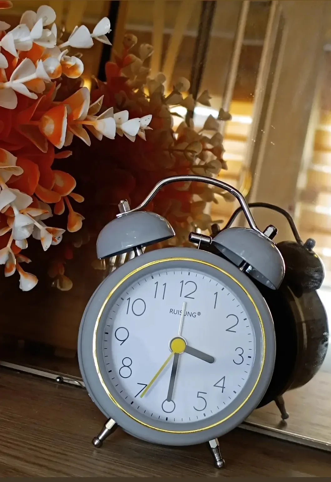 ساعة مكتبة