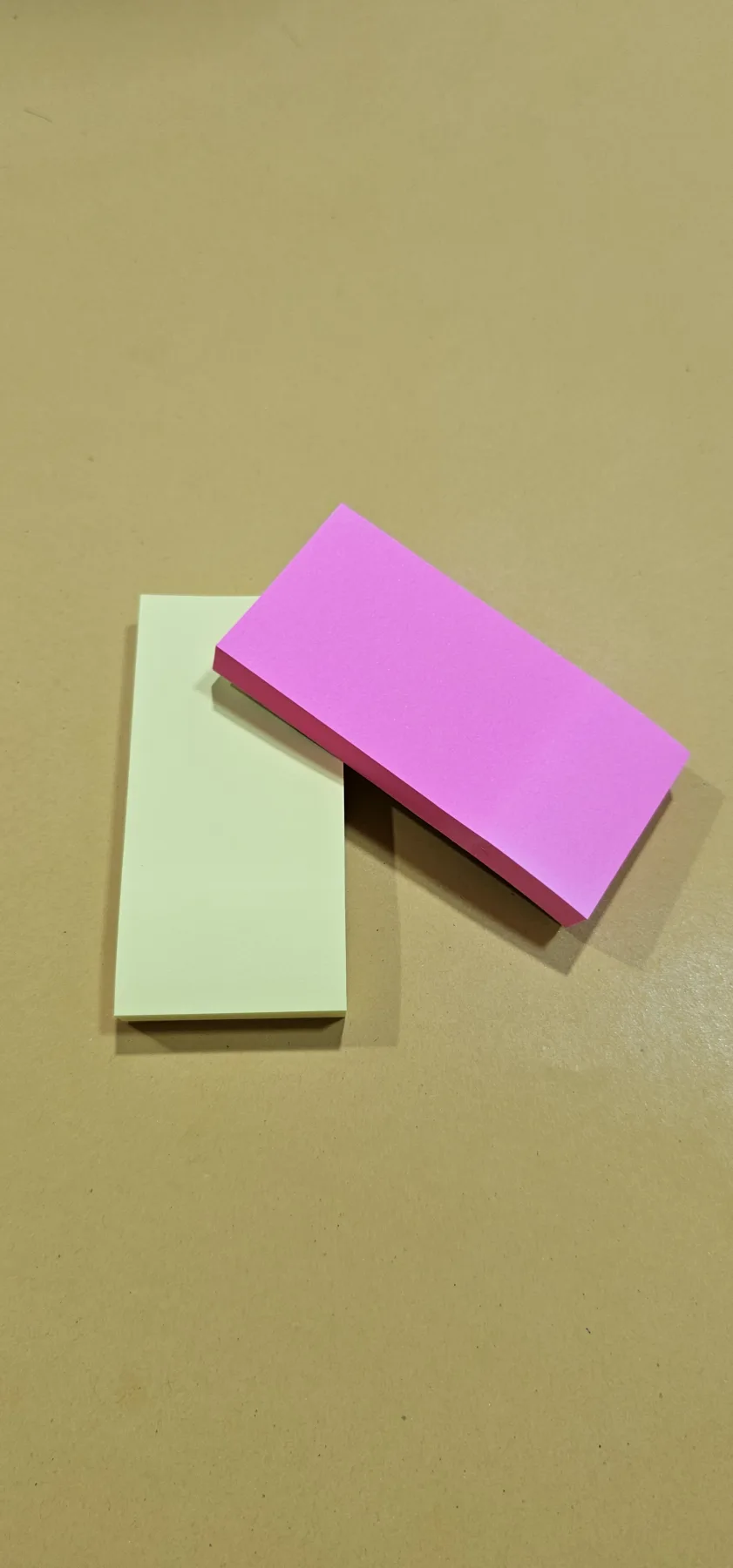 أوراق ملاحظات لاصقة (Sticky Notes)